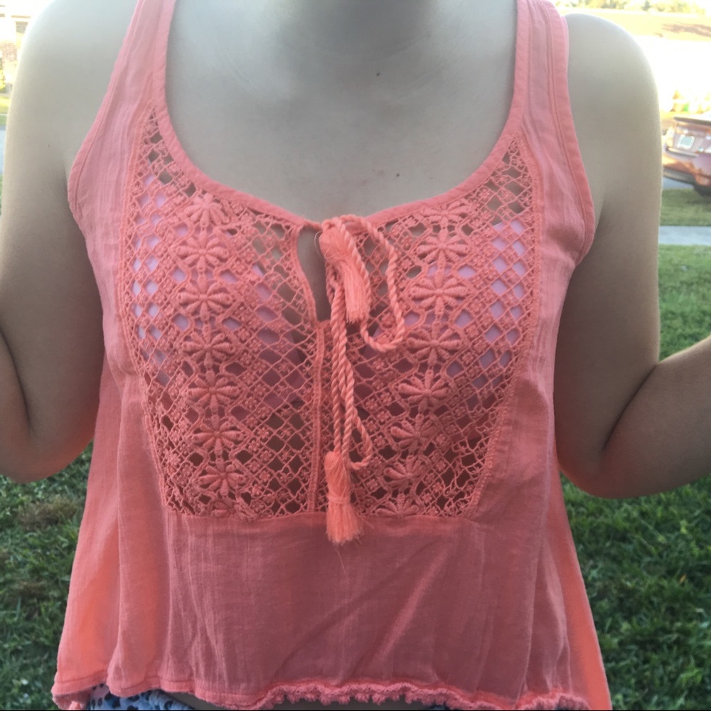 Semi loose crop top